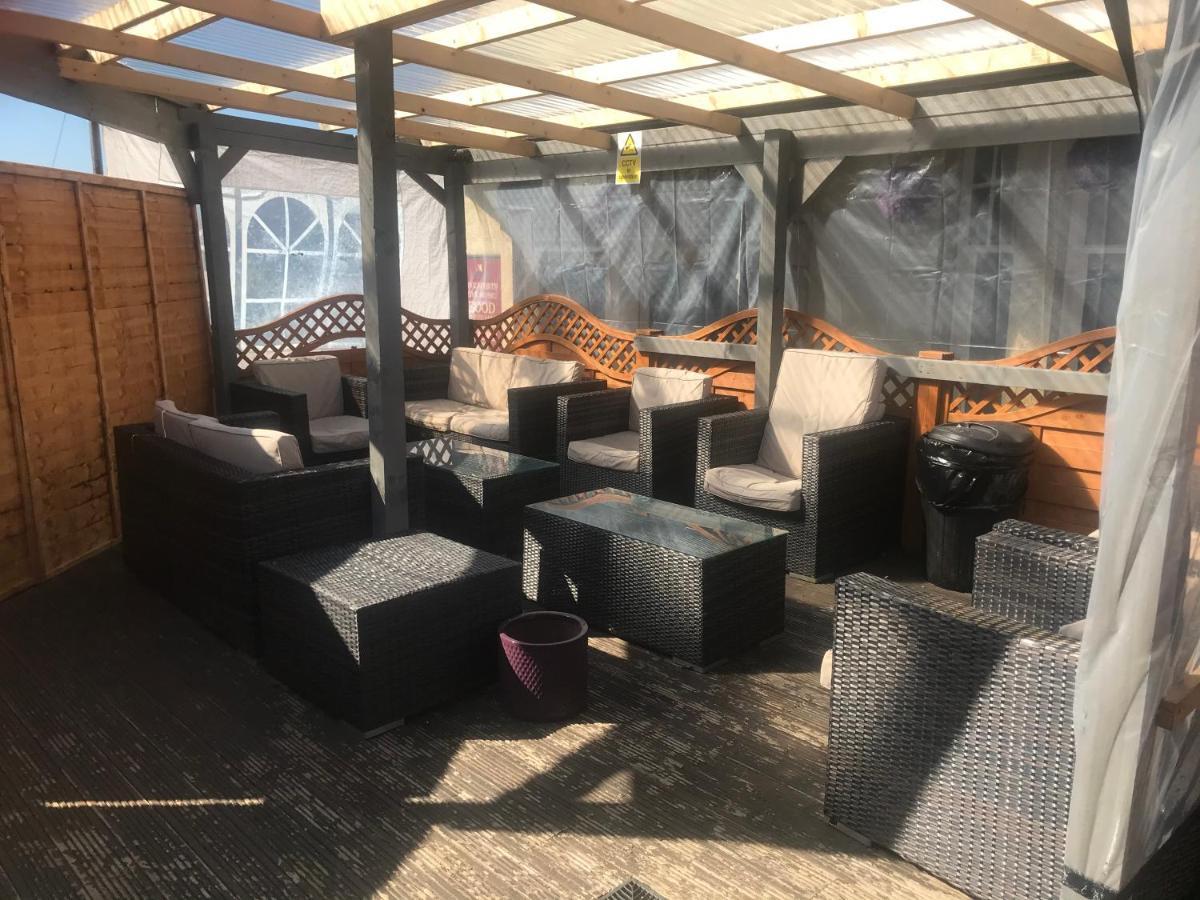 Burnett Arms Hotel Inverurie Bagian luar foto
