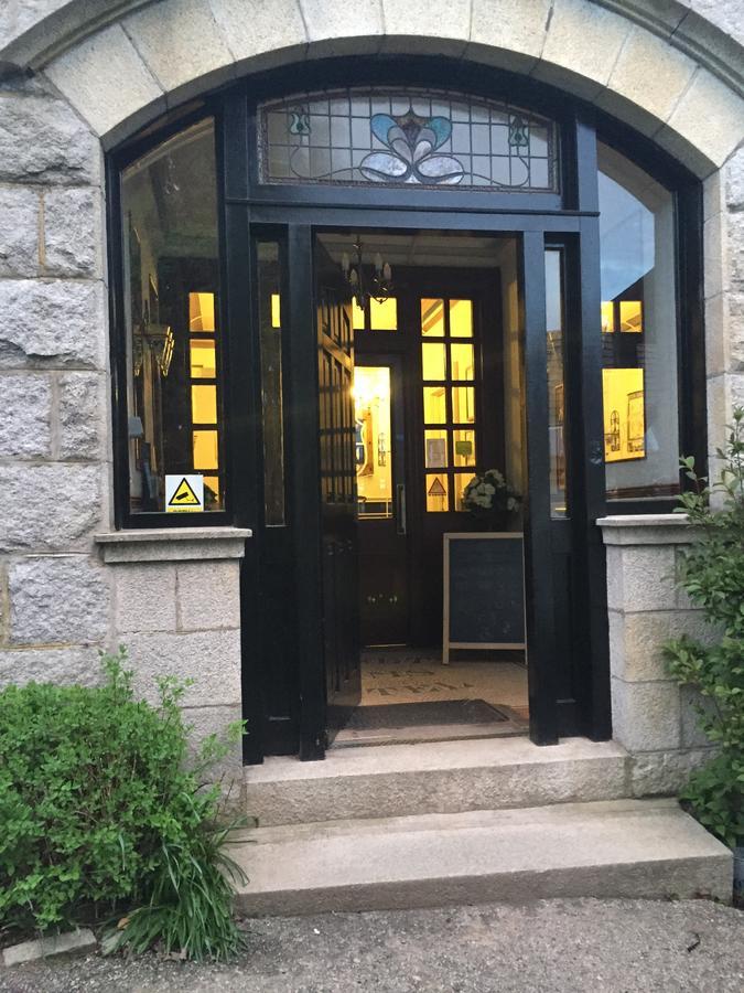 Burnett Arms Hotel Inverurie Bagian luar foto